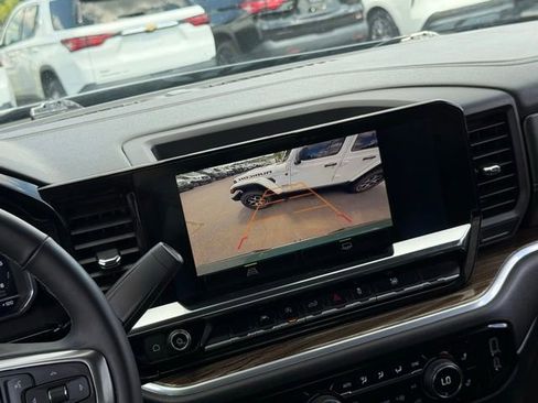 Used 2025 Chevrolet Silverado 1500 LT image 4