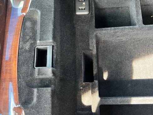 Used 2018 Cadillac Escalade Luxury image 31