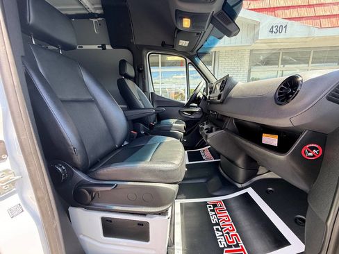 Used 2024 Mercedes-Benz Sprinter 2500 image 36