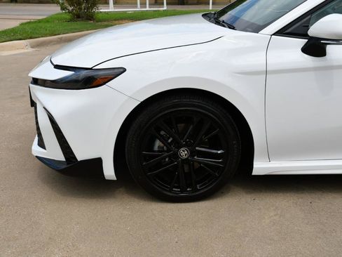 Used 2026 Toyota Camry SE FWD image 4