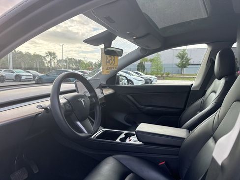 Used 2021 Tesla Model Y Long Range image 6