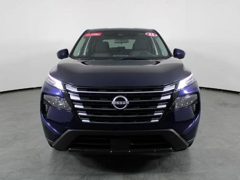 Certified 2025 Nissan Rogue SV image 11