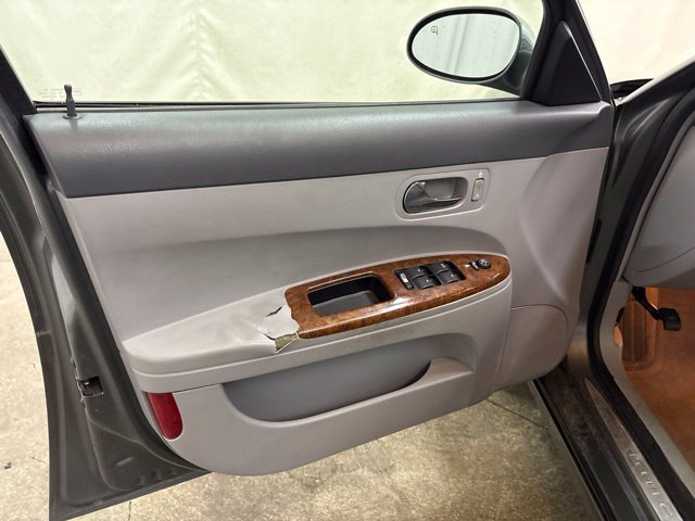 Used 2005 Buick LaCrosse CXL w/ Gold Convenience Package FWD image 23