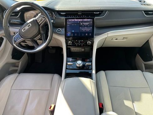 Used 2022 Jeep Grand Cherokee Overland AWD/4WD image 24