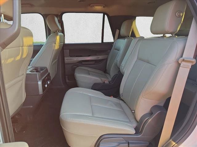 Used 2020 Ford Expedition XLT w/ Equipment Group 202A RWD image 17