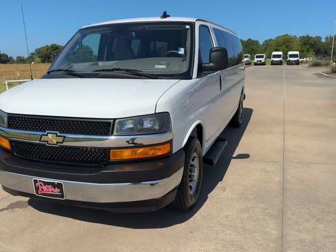 Used 2025 Chevrolet Express 3500 LT w/ LT Preferred Equipment Group RWD image 4