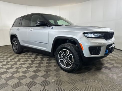 Used 2022 Jeep Grand Cherokee Trailhawk image 2