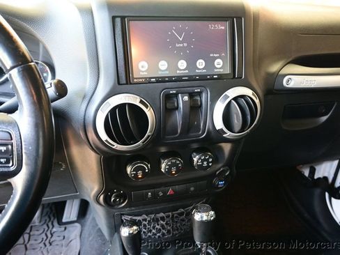 Used 2018 Jeep Wrangler Sahara w/ Connectivity Group AWD/4WD image 22