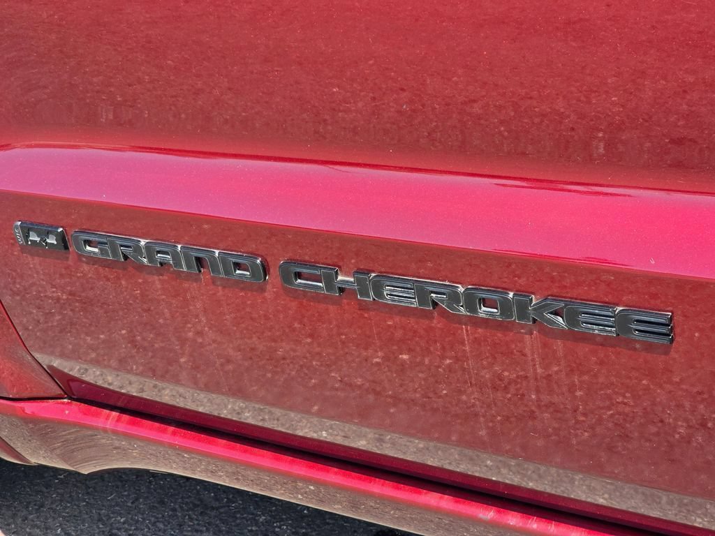 Used 2022 Jeep Grand Cherokee Laredo X AWD/4WD image 12