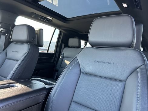 Used 2024 GMC Yukon XL Denali w/ Advanced Technology Package image 23