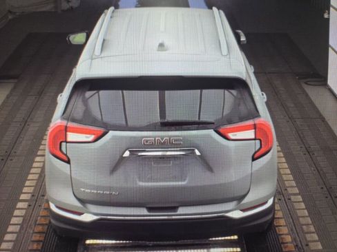 Used 2024 GMC Terrain SLT image 17