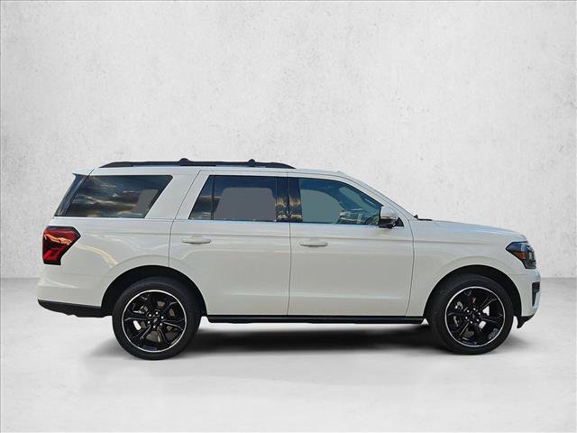 Used 2023 Ford Expedition Limited AWD/4WD image 4