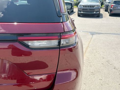 Used 2024 Jeep Grand Cherokee Altitude image 11