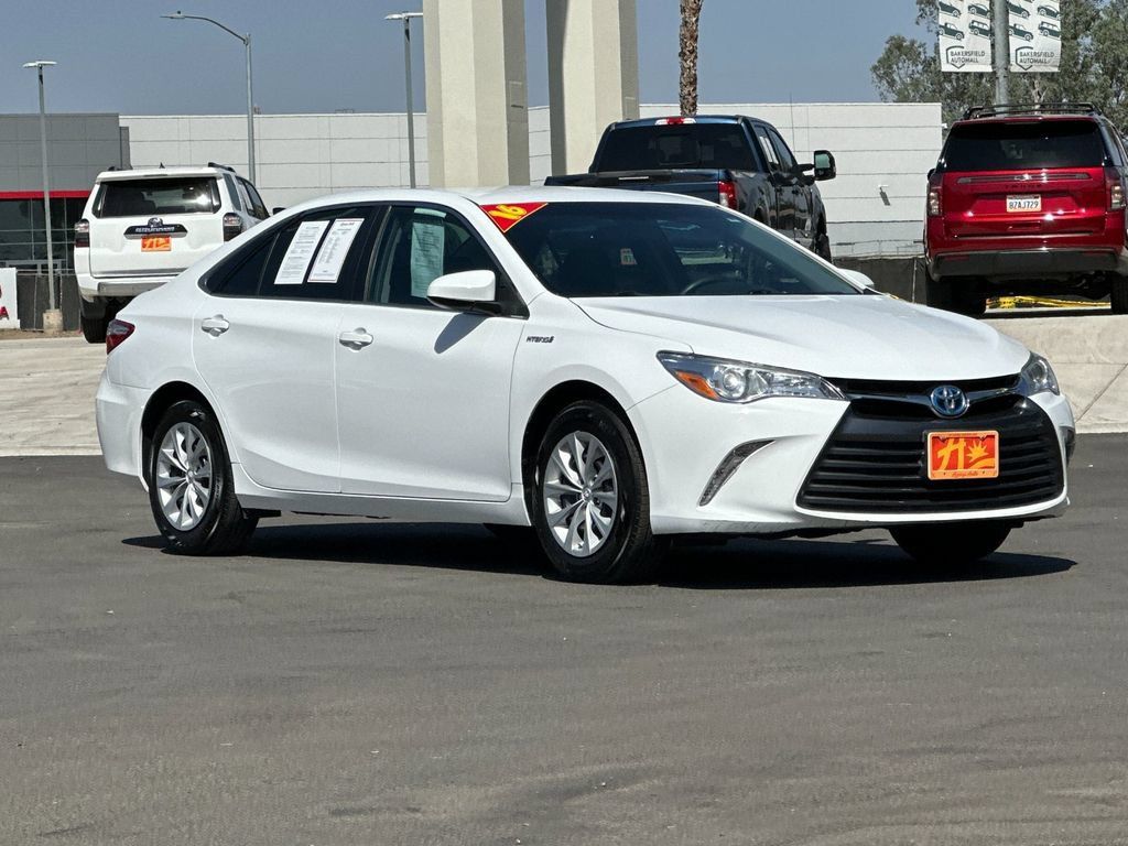 Used 2016 Toyota Camry LE FWD image 1