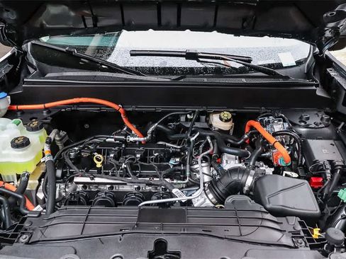 New 2025 Ford Maverick XL image 28