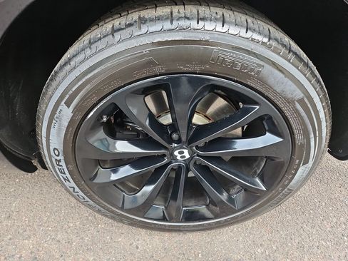 Used 2017 Bentley Bentayga AWD/4WD image 26