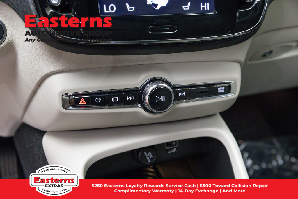 Used 2019 Volvo XC40 T5 Momentum AWD/4WD image 19