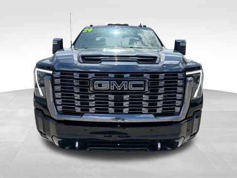 Used 2024 GMC Sierra 2500 Denali Ultimate AWD/4WD image 2
