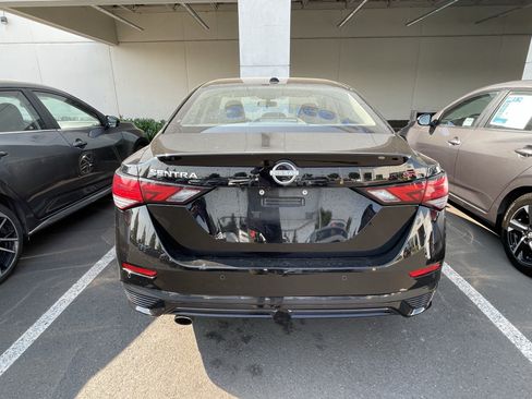 Used 2025 Nissan Sentra SR FWD image 3