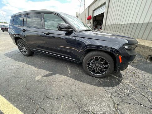 Used 2024 Jeep Grand Cherokee L Summit AWD/4WD image 4