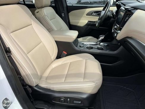 Used 2022 Chevrolet Traverse Premier FWD image 27