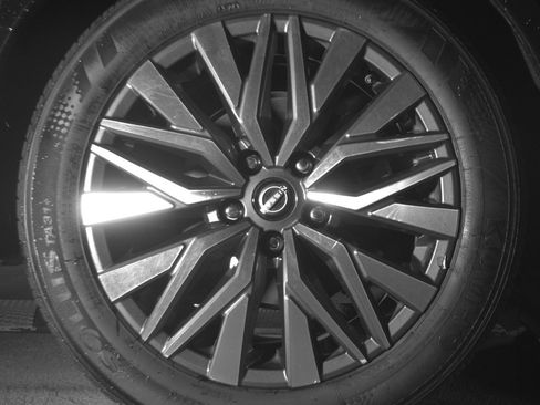 Used 2025 Nissan Altima 2.5 SV FWD image 15
