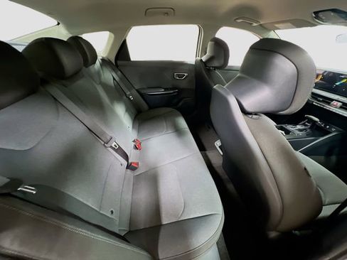 New 2025 Kia K4 LX image 24