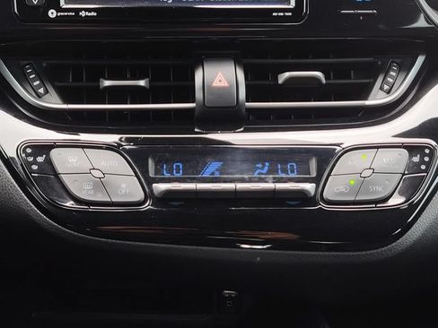 Used 2018 Toyota C-HR XLE FWD image 20