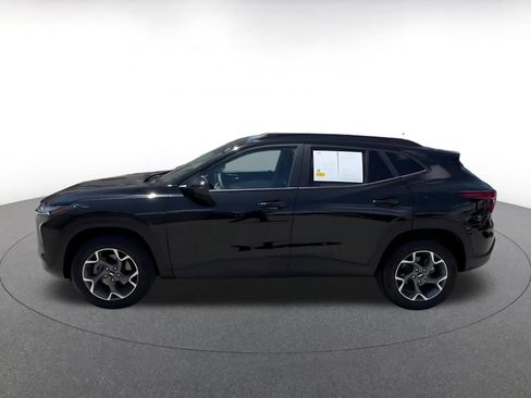 Used 2025 Chevrolet Trax LT FWD image 7
