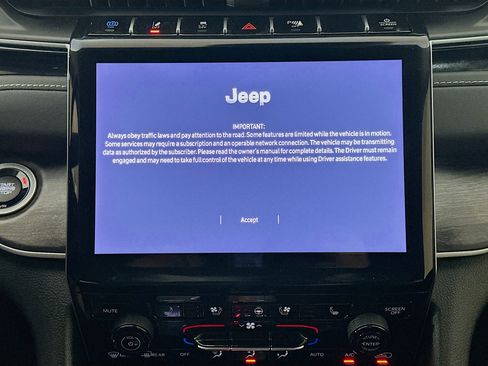 Used 2022 Jeep Grand Cherokee Limited 4xe w/ Luxury Tech Group II AWD/4WD image 21