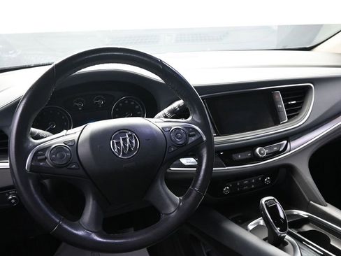 Used 2018 Buick Enclave Essence image 29