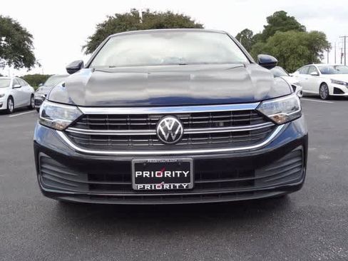 Used 2024 Volkswagen Jetta SE image 5