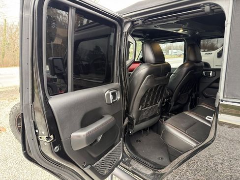 Used 2020 Jeep Gladiator Rubicon w/ Advanced Safety Group image 12