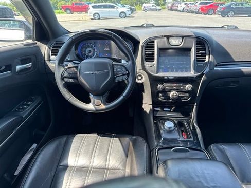 Used 2018 Chrysler 300 S w/ 300S Premium Group RWD image 18