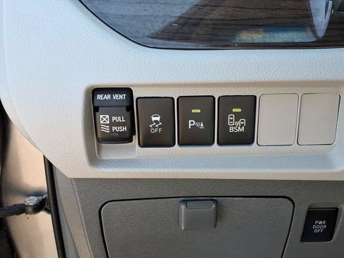 Used 2017 Toyota Sienna XLE w/ XLE Navigation Package AWD/4WD image 21