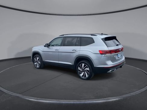 Used 2025 Volkswagen Atlas SE image 6
