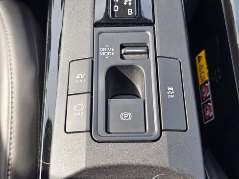 Used 2023 Toyota Prius Limited AWD/4WD image 33