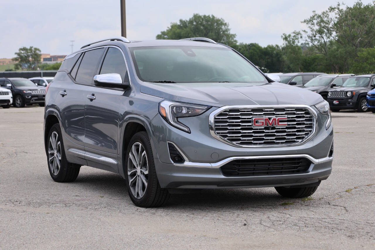 Used 2020 GMC Terrain Denali w/ Denali Premium Package AWD/4WD image 4