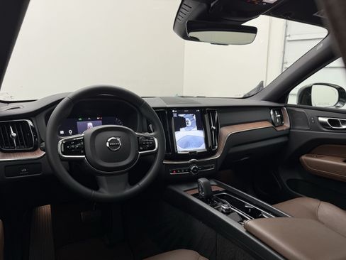 Certified 2024 Volvo XC60 B5 Plus AWD/4WD image 20