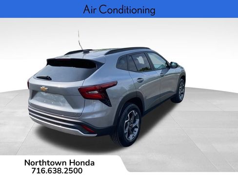 Used 2024 Chevrolet Trax LT w/ Driver Confidence Package image 9