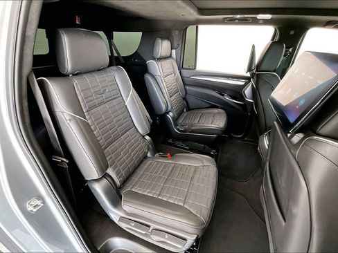 Used 2025 Cadillac Escalade ESV V AWD/4WD image 35
