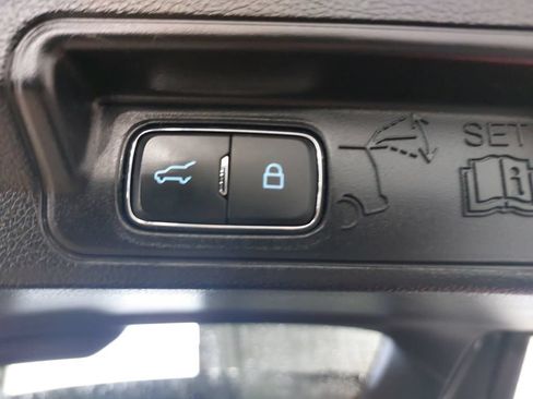 Used 2022 Ford Explorer XLT w/ Equipment Group 202A AWD/4WD image 14