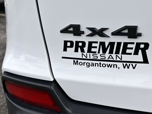 Used 2022 Jeep Cherokee Trailhawk w/ Sun, Sound & Nav Group AWD/4WD image 11