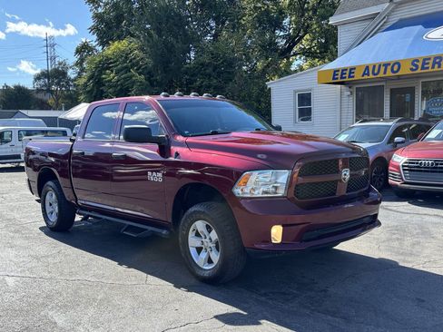 Used 2018 RAM 1500 Express AWD/4WD image 2