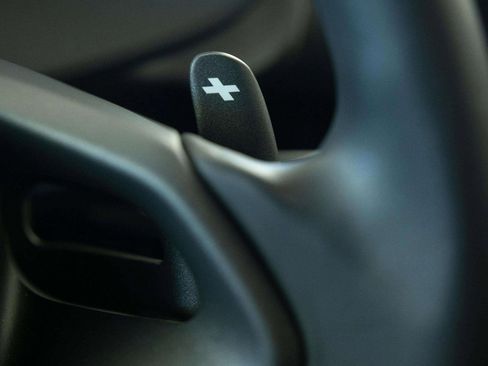 Used 2023 McLaren Artura image 18