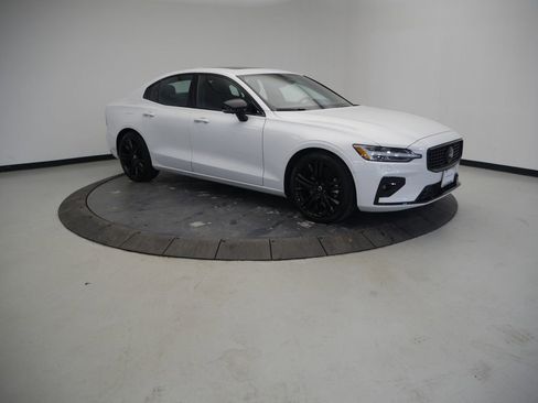 Used 2024 Volvo S60 B5 Plus w/ Climate Package image 9