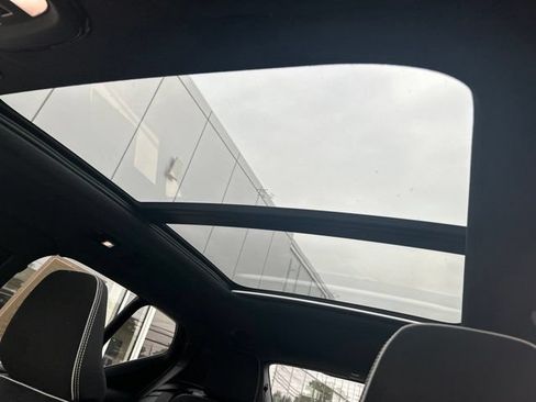 Certified 2025 Volvo XC40 B5 Plus AWD/4WD image 28