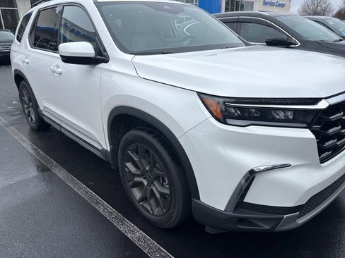 Used 2024 Honda Pilot Touring image 6