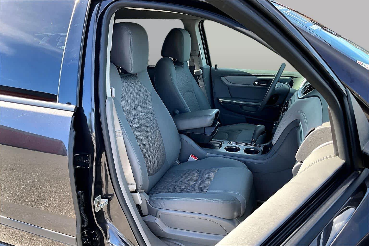 Used 2017 Chevrolet Traverse LS FWD image 8