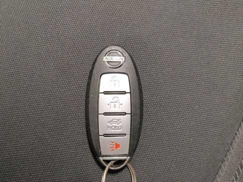 Used 2021 Nissan Versa SV image 32